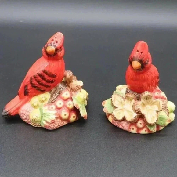 Lefton Cardinal Red Bird Salt & Pepper Shakers Ceramic Acorns Berries 2001 - Picture 1 of 7